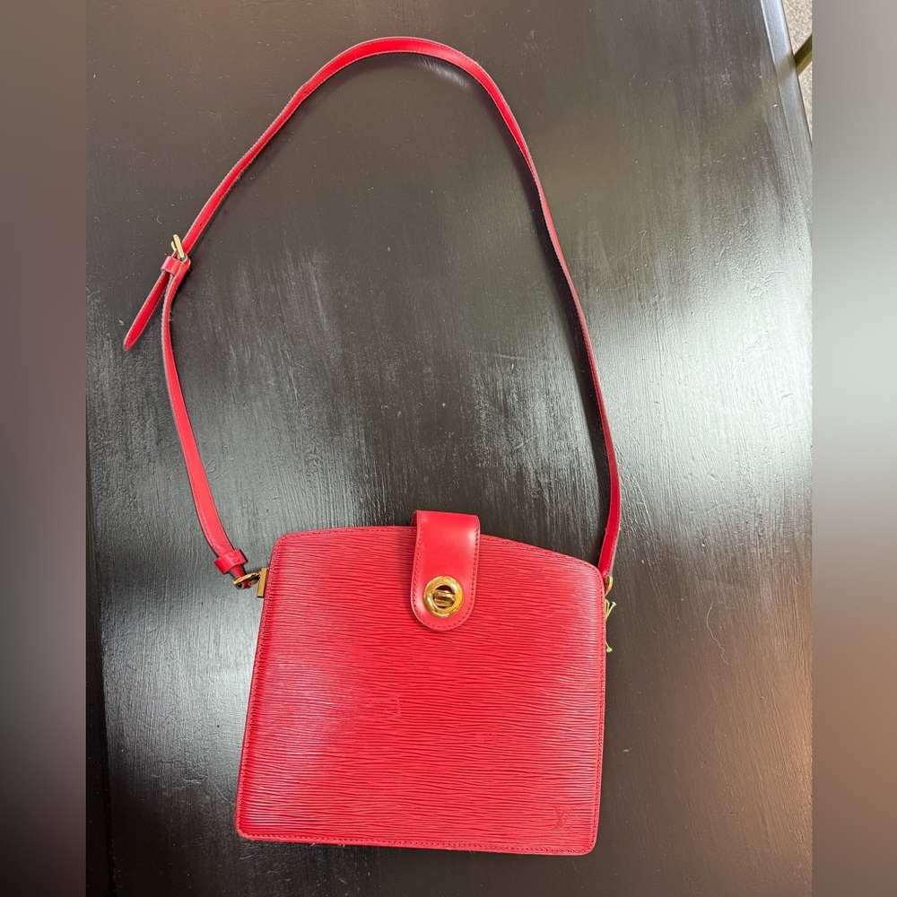 Louis Vuitton Epi leather red Capucines shoulder bag